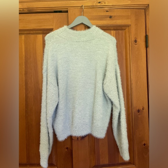 H&M fuzzy sweater - Picture 3 of 3